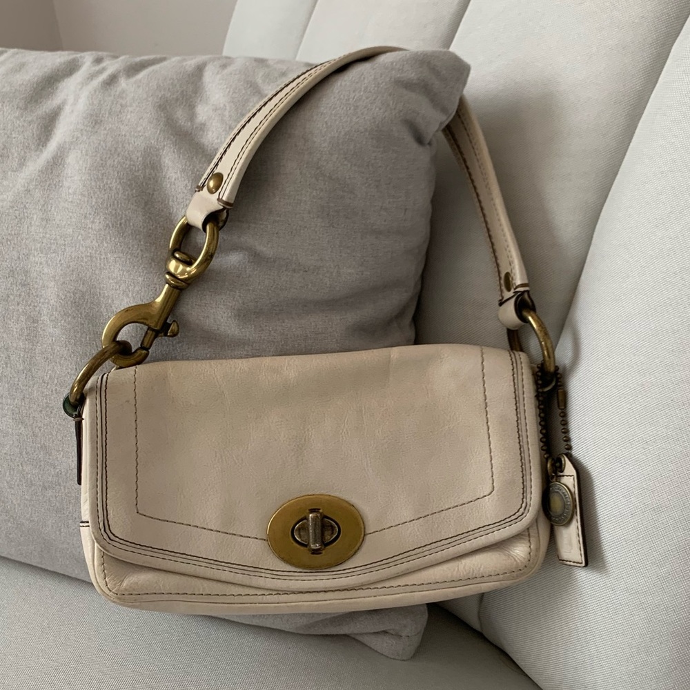 Leather Coach Purse with classic stripped lining
